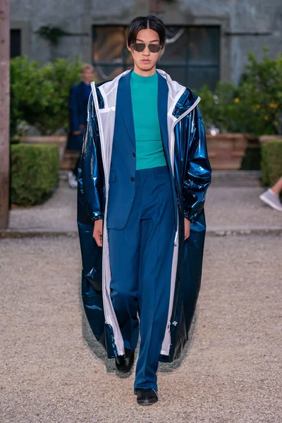 Look 9